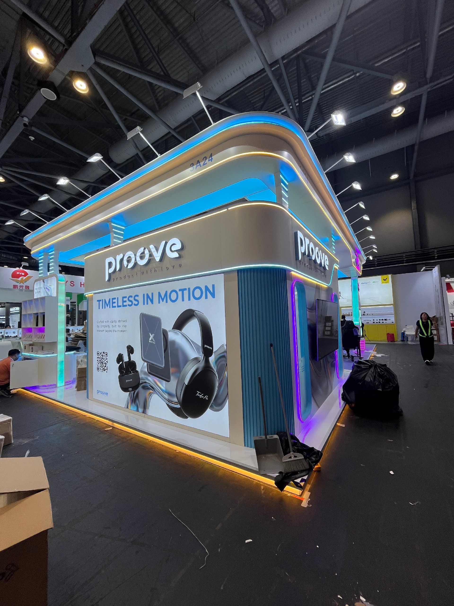 科技與藝術的完美融合：智能展臺的創新設計與實踐探索